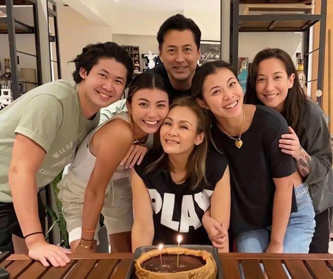 明星生存现状多人离世有人79岁还在打凯发K8旗舰厅香港影坛红极一时的外籍(图25)